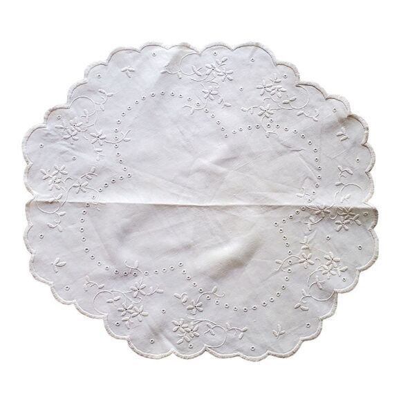 Vintage Lot 3 Round Linen Plate Doilies White Embroidery Floral Daisy - Picture 5 of 7